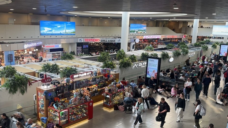    Пассажиры ожидают вылета в Пулково после атаки БПЛА. Автор фото: Пресс-служба аэропорта Пулково.