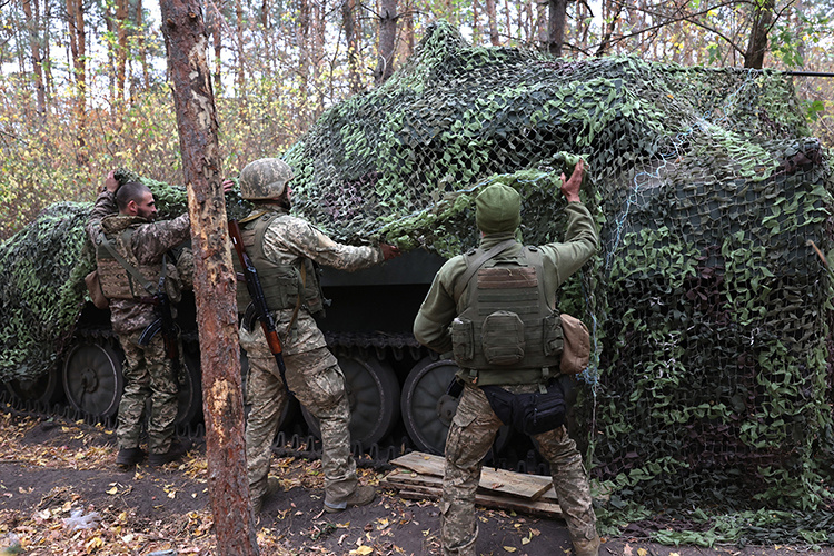    «Они объявили о том, что молодежь с 18 лет может идти на фронт добровольно. Как вы понимаете, после того как в лапы ТЦК попал, никто уже не будет выяснять и отстаивать в суде, доказывая, что его мобилизовали насильно. Никто его с фронта в суд не отправит, да и жаловаться оттуда проблематично».   
Фото: © Viacheslav Madiievskyi / Keystone Press Agency / www.globallookpress.com