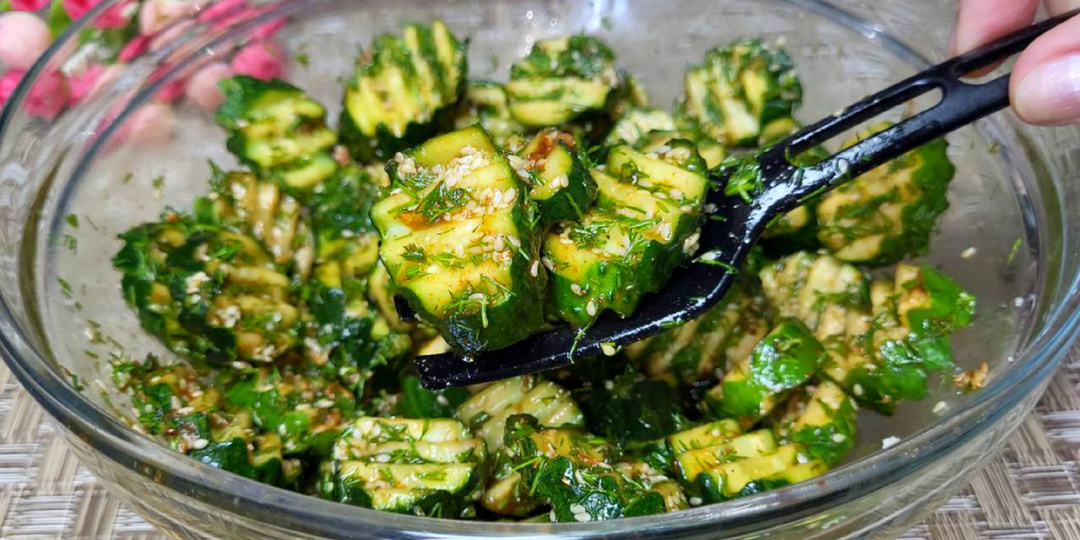 Такие огурцы готовлю все лето! 5 минут и готово! Огурцы по-корейски невероятно просто, а как вкусно!