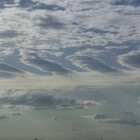  📷Над Минском заметили "полосатые" облака. На что указывают?