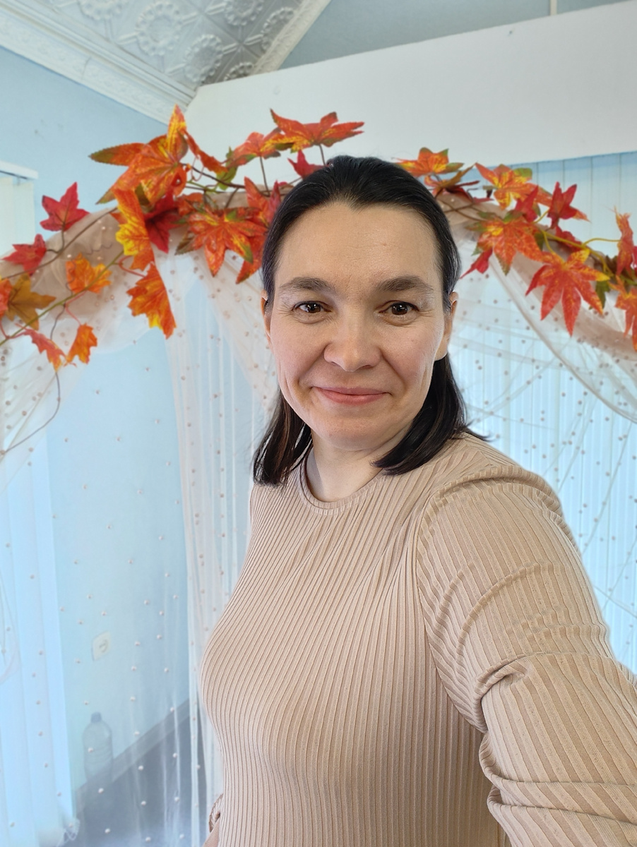 На фотографиях седых волос и не видно почти