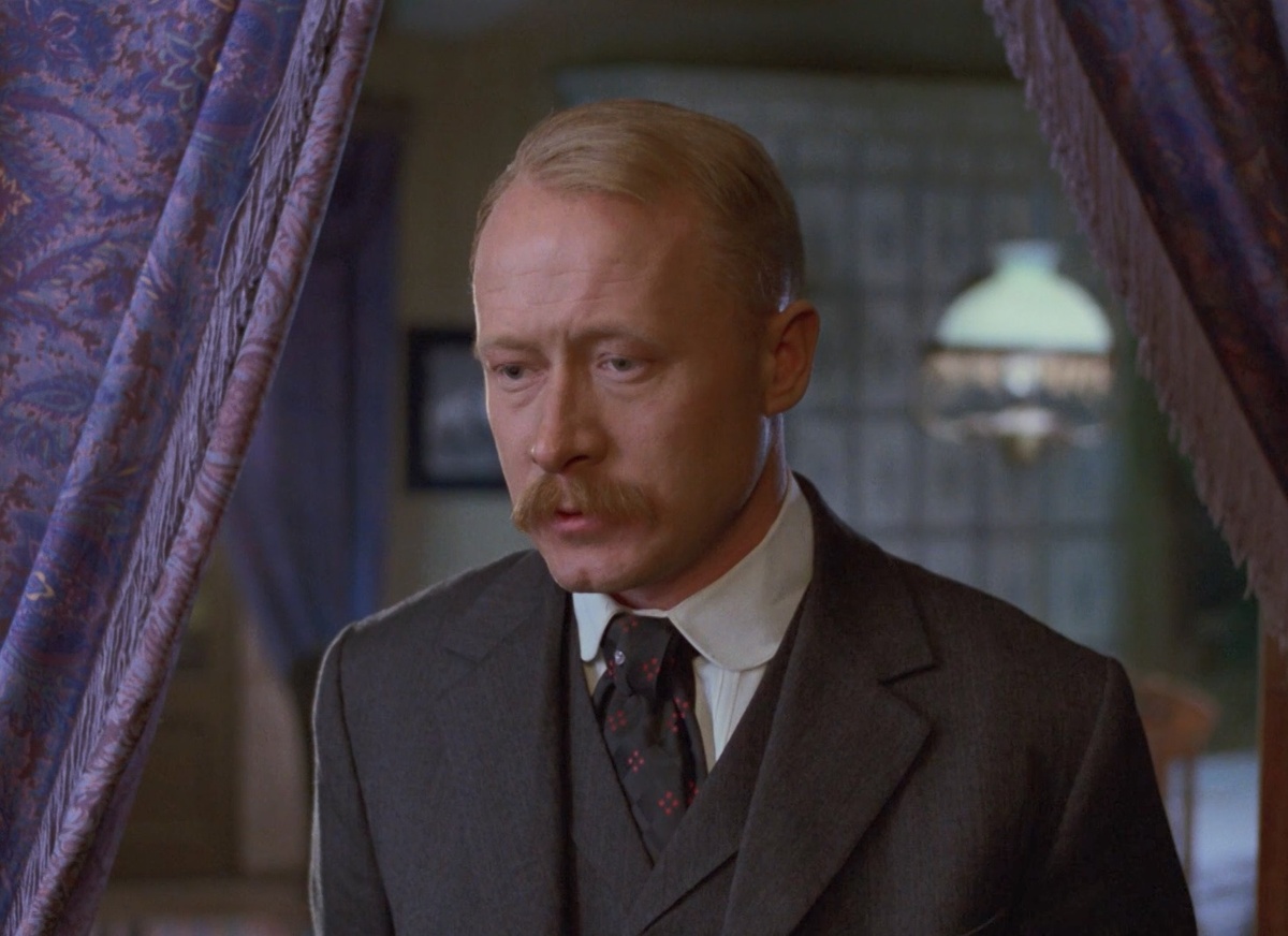 Кадр из фильма "Жестокий Романс"