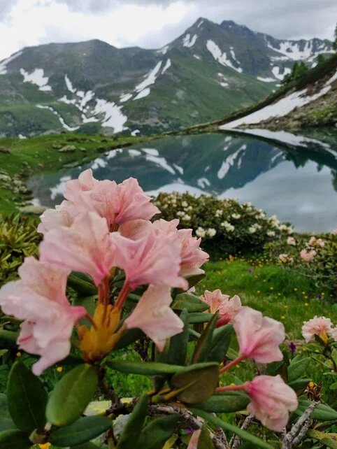 Лунное озеро в Дуккинском ущелье.