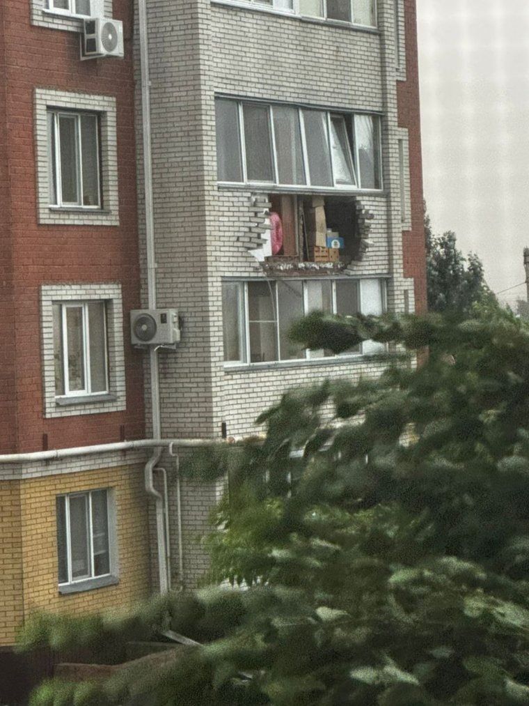 В Омске на Ясной Поляне обвалился балкон
Фото:Очевидцы