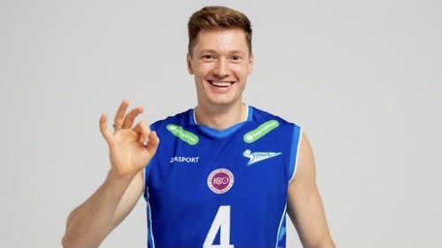    «И кто из нас лучший игрок?». Югорчанин Игорь Кобзарь проиграл Александру Овечкину в пляжный волейбол