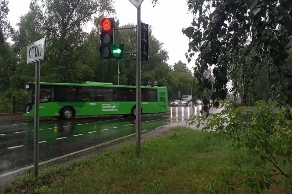    В Тюмени восстановили работу светофоров, прерванную из-за ливня