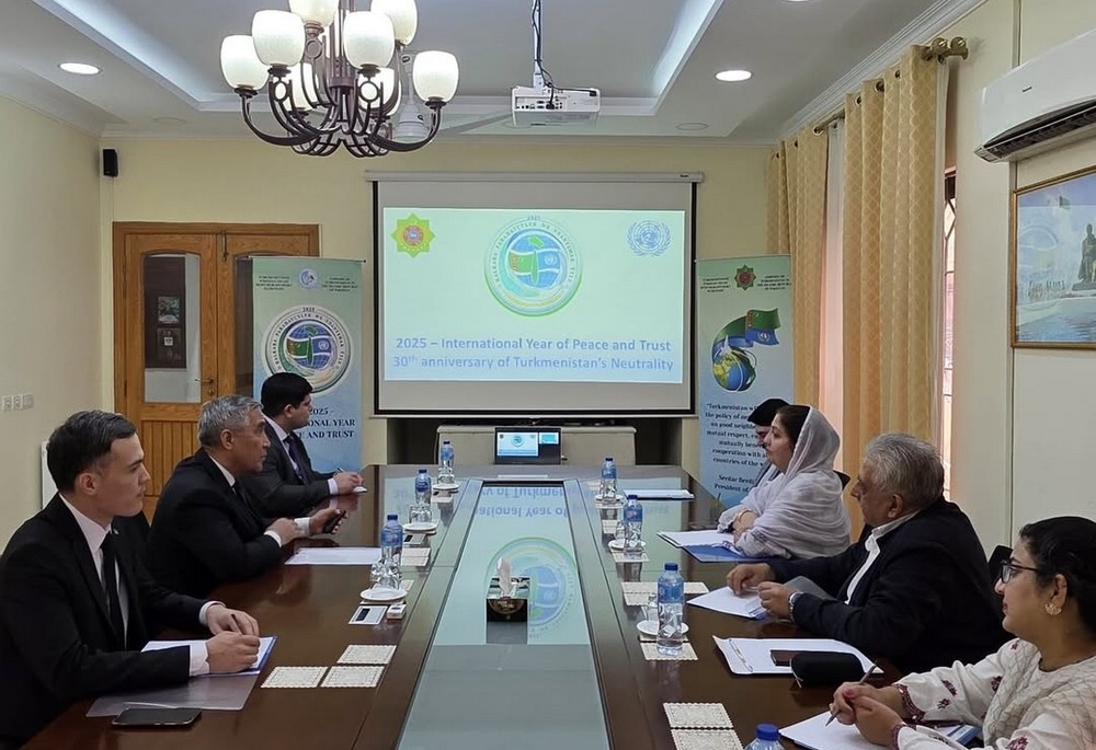 Встреча представителей Посольства Туркменистана в Исламабаде сенатором Ситарой Аяз, 3 июля 2025 года. (Фото: Посольство Туркменистана в Пакистане)