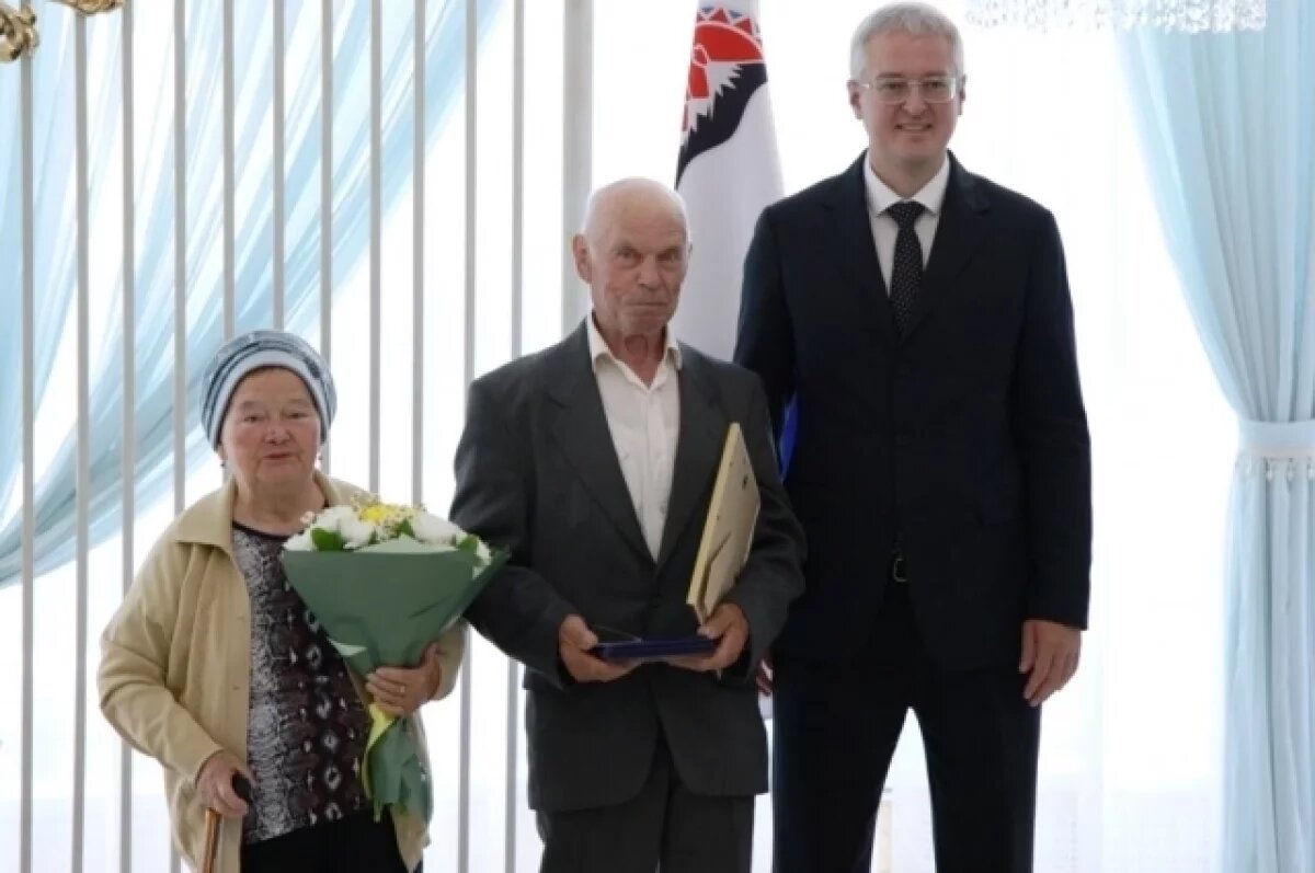    На Камчатке семьи наградили медалями «За любовь и верность»