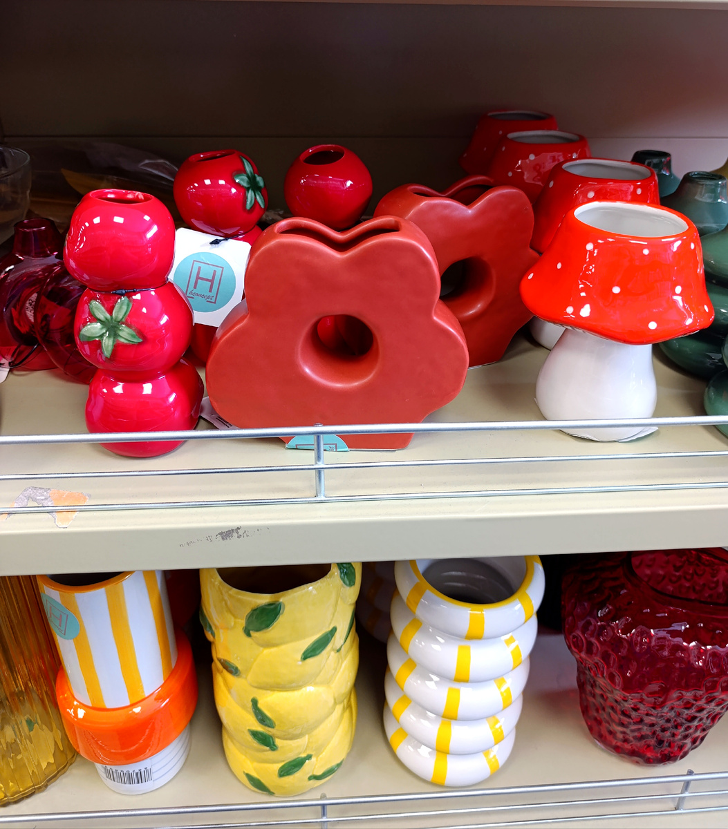 Яркие, летние вазы с необычным дизайном.