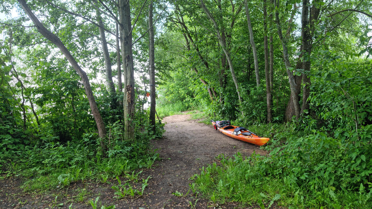 Моя уютная стоянка-шатёр, которая на тот момент оказалась самой лучшей в пути.