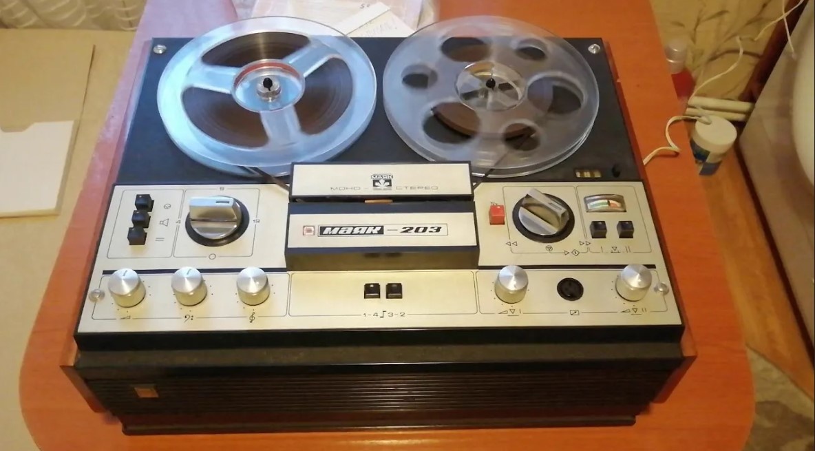 Советский магнитофон "Маяк-203". Источник: https://www.youtube.com/watch?v=N3L41nJelRY