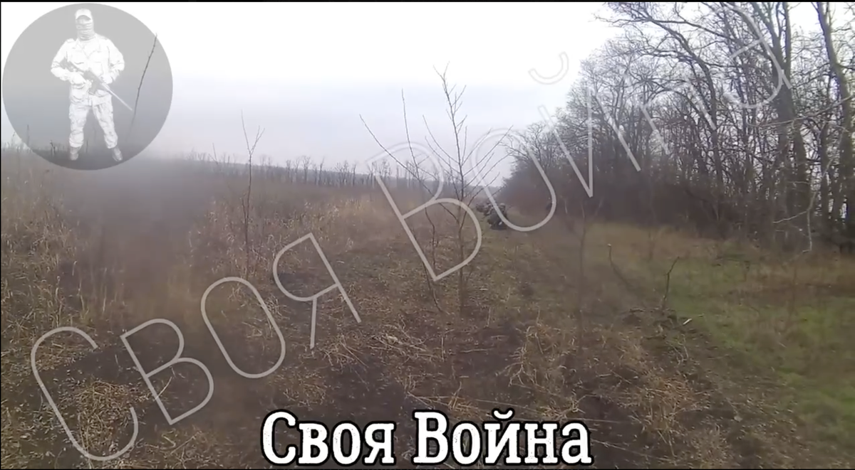 Источник: телеграм-канал «Своя Война». Тайм-код 01:20 - штурмовая группа попадает под обстрел.