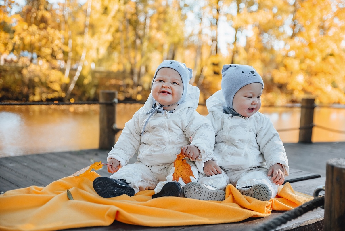 Парням 1 год