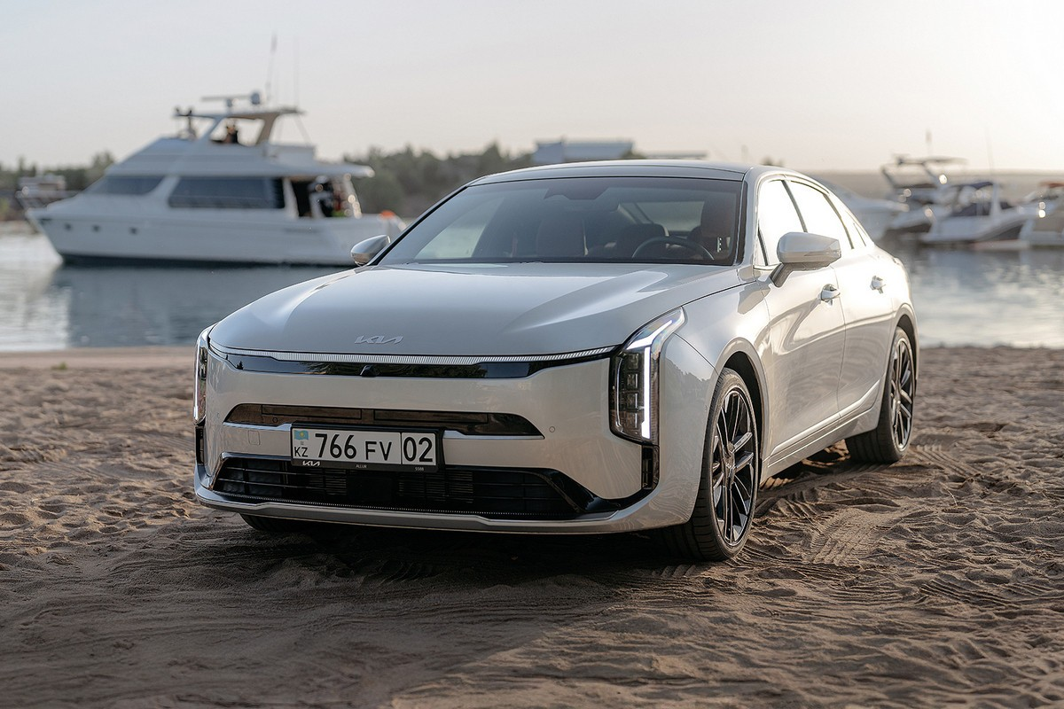 Дизайн передней части Kia K8