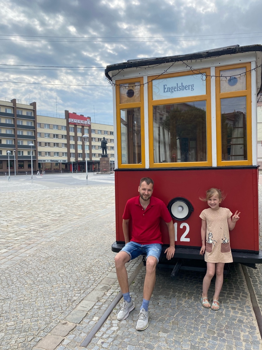 Тильзитский трамвай на площади.