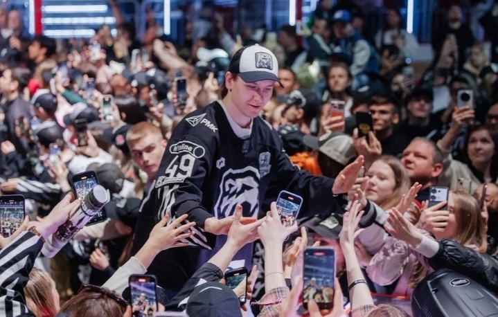 Изображения из открытых источников сервиса яндекс.картинки (М.Шабанов и болельщики)