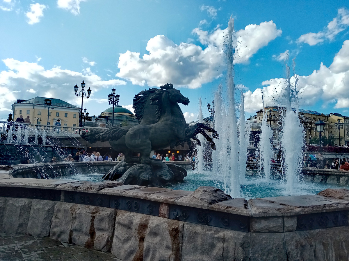 Фонтан на Манежной площади 