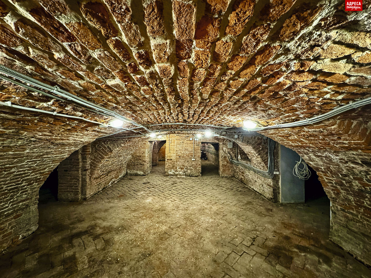 Подвал Запасного дома. Фото Юрия Молодковца