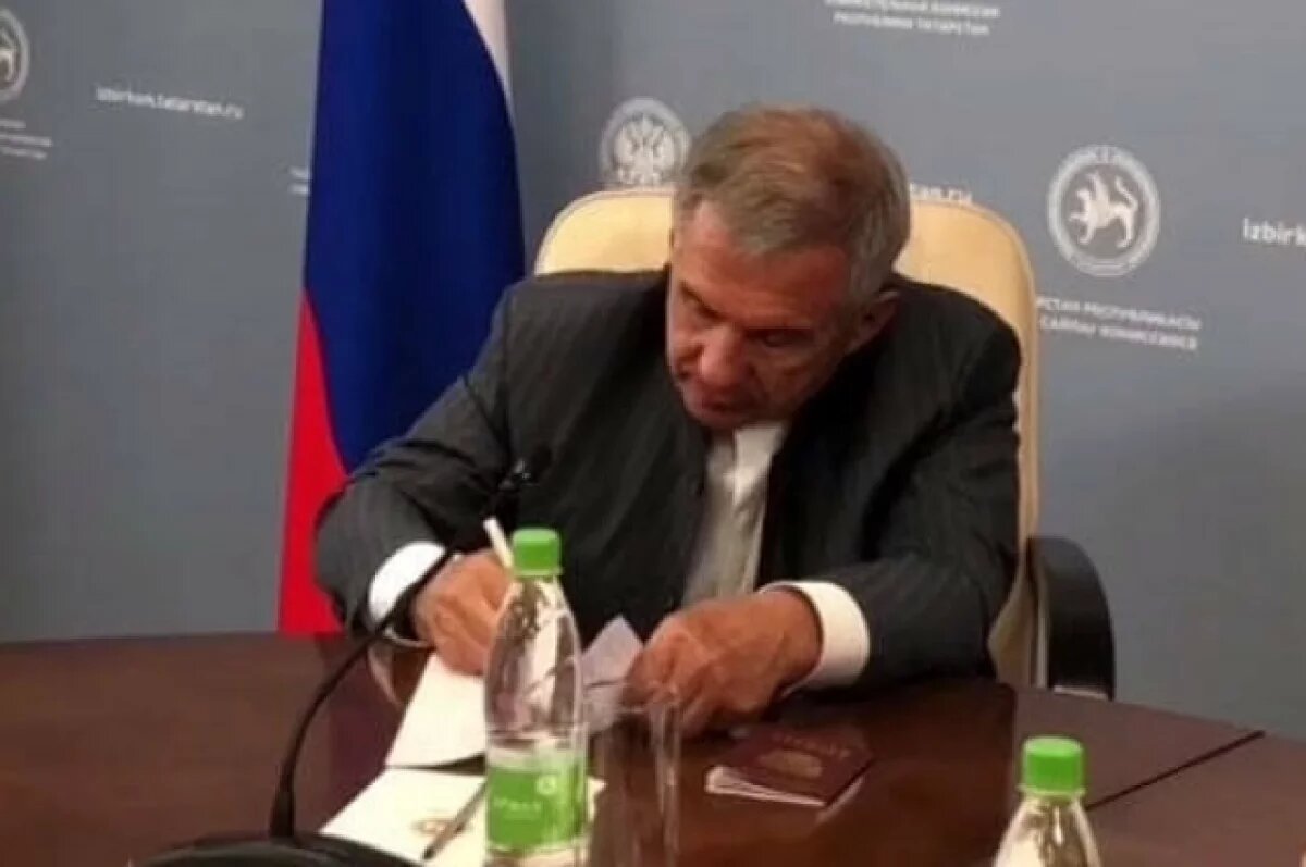    Рустам Минниханов подал документы для участия в выборах Раиса Татарстана