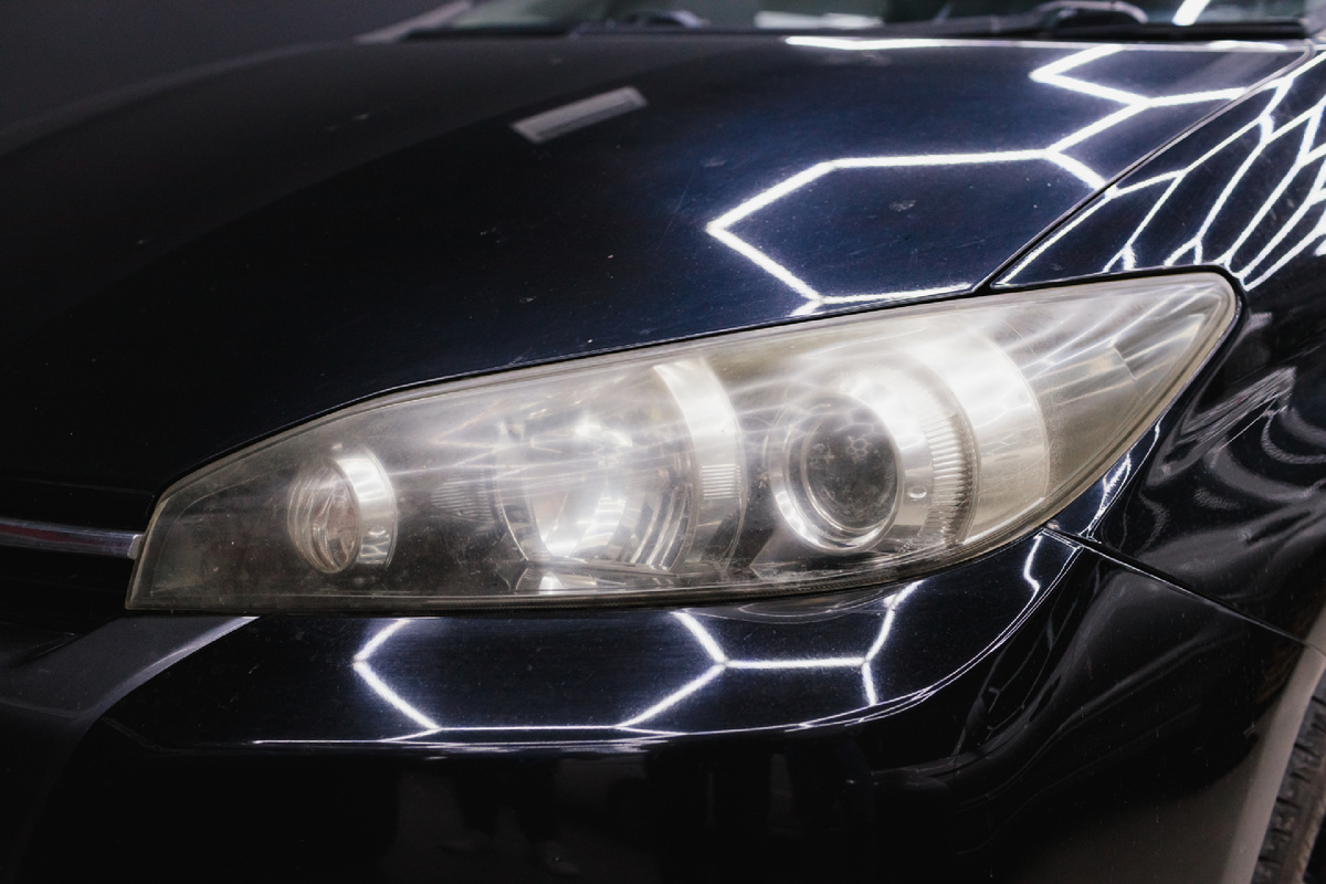 Источник фото: https://custom-heroes.ru/raboty/vid-uslugi/avtosvet/nashi-raboty/vosstanovlenie-optiki-toyota-wish-novye-stekla-i-tochnaya-regulirovka/