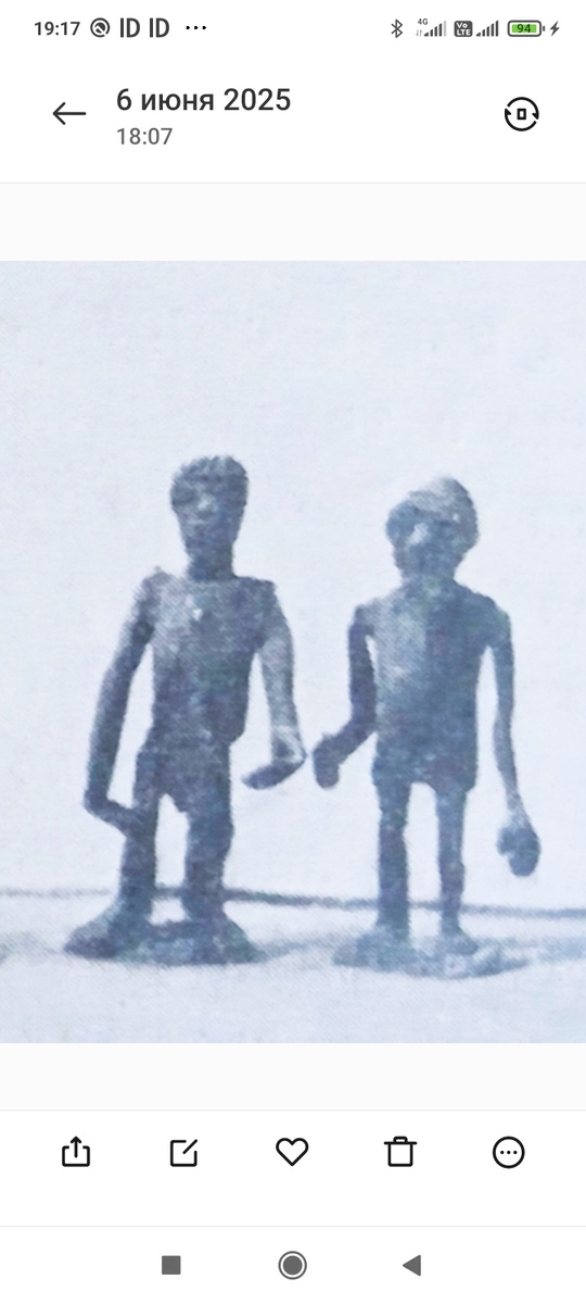 Братья Гаврило и Данило. Марионетки С.Д. Лебедевой. Скрин автора с фото в книге: "Б. Терновец. Сарра Лебедева: М.-Л.: Искусство, 1940. - С.29.