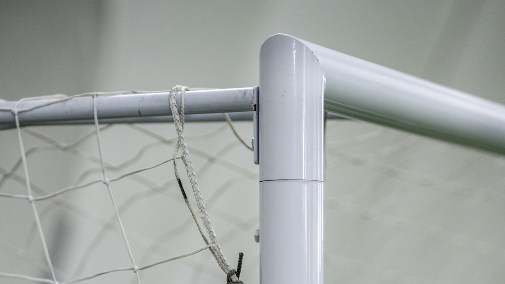    В Югре ребёнка придавило футбольными воротами, прокуратура проводит проверку