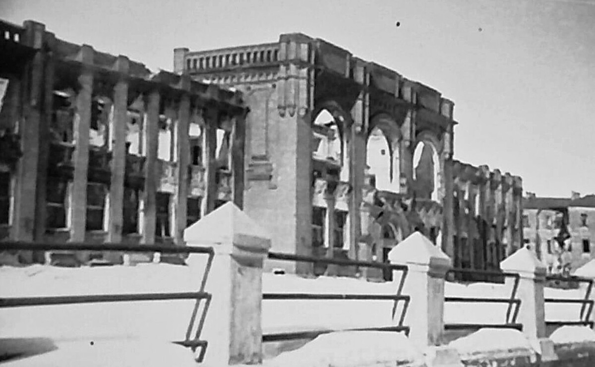 Восстановленное здание принадлежит сейчас военным (пр-т Революции, 8)  📷
