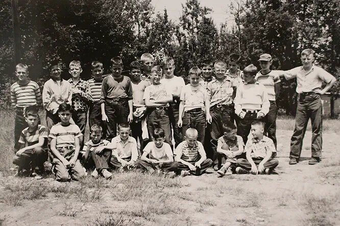 Группа мальчиков - участников эксперимента