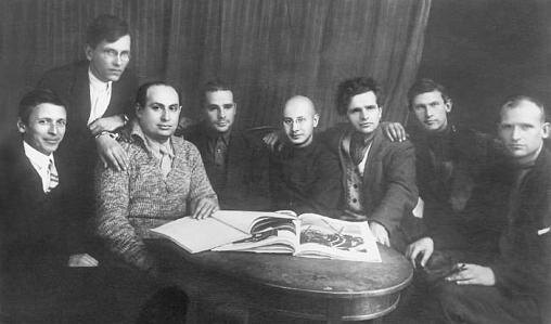 Иван Макарьев крайний справа, рядом с ним Александр Фадеев (фото из свободного доступа)