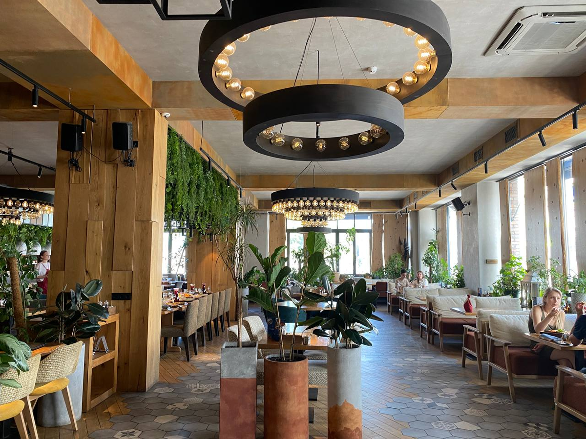 Вид на зал от входа