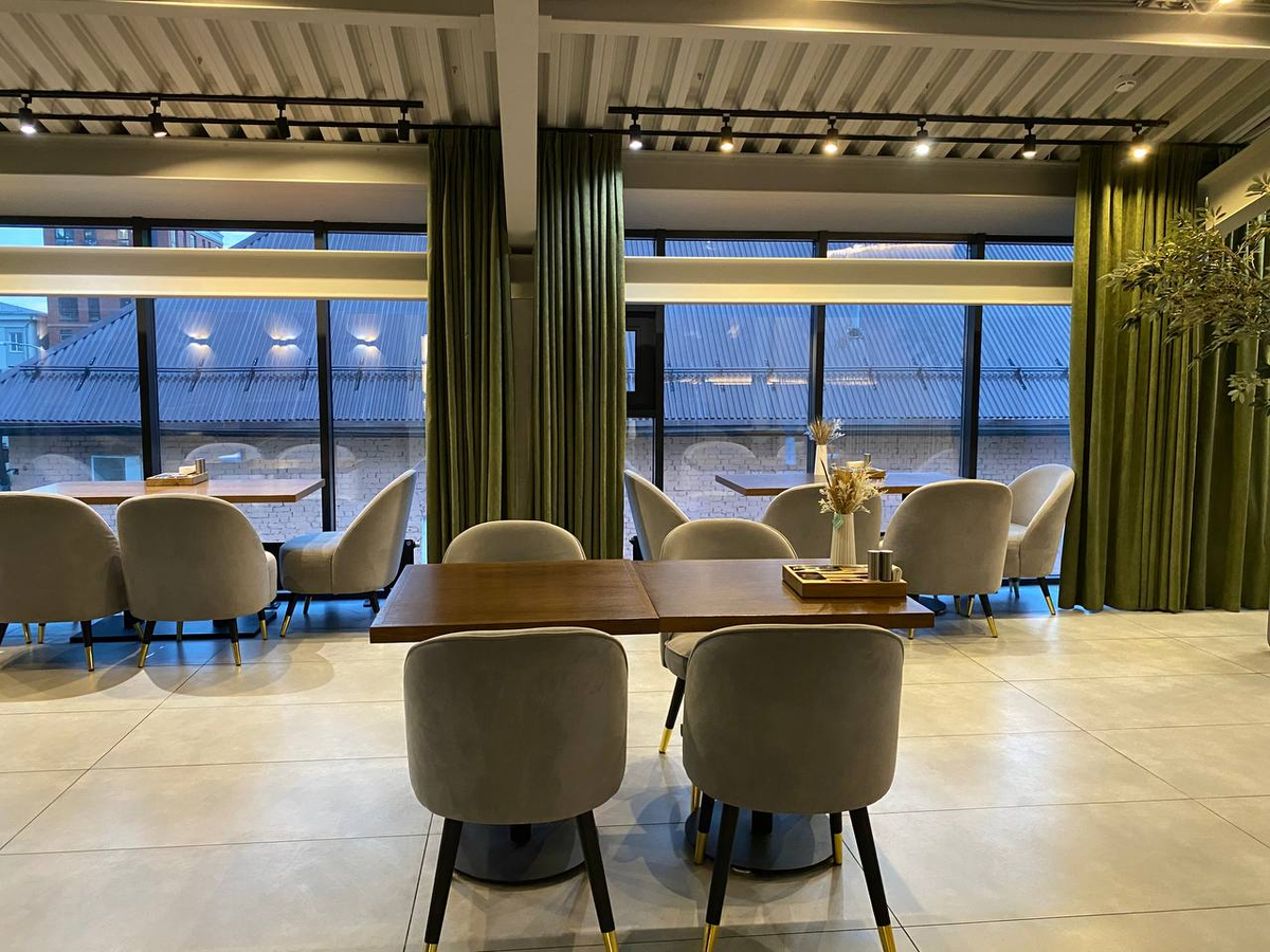 Третий этаж. Панорамный вид на стену и крышу :)