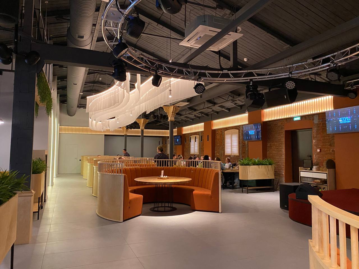 Зал налево от входа