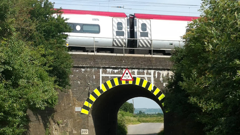 После того, что произошло в 1963 году, этот железнодорожный мост получил неофициальное название «мост грабителей поезда».📷Фото: Spborthwick / Wikipedia