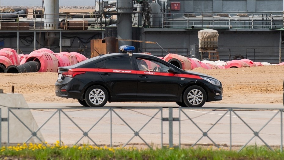    Машина Следственного комитета в Петербурге. Автор фото: Ермохин Сергей/ДП