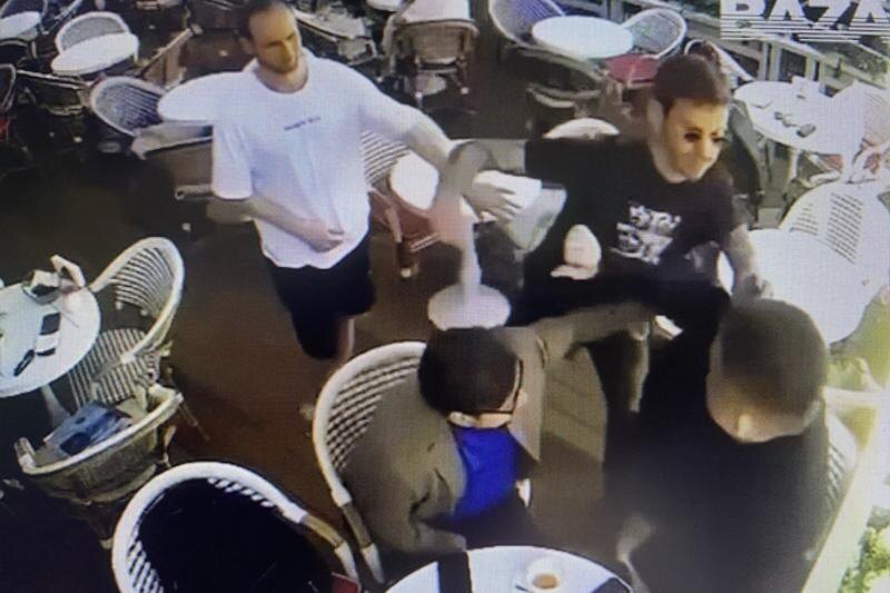    Тelegram-канал Baza. Момент нападения Смолова на посетителей кафе попал на видео.