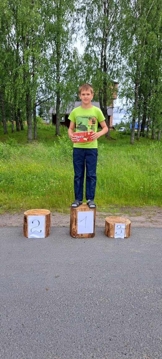    Школьник оказался единственным участником велогонки в честь дня поселка в Карелиигруппа ВКонтакте администрации поселка Кривцы