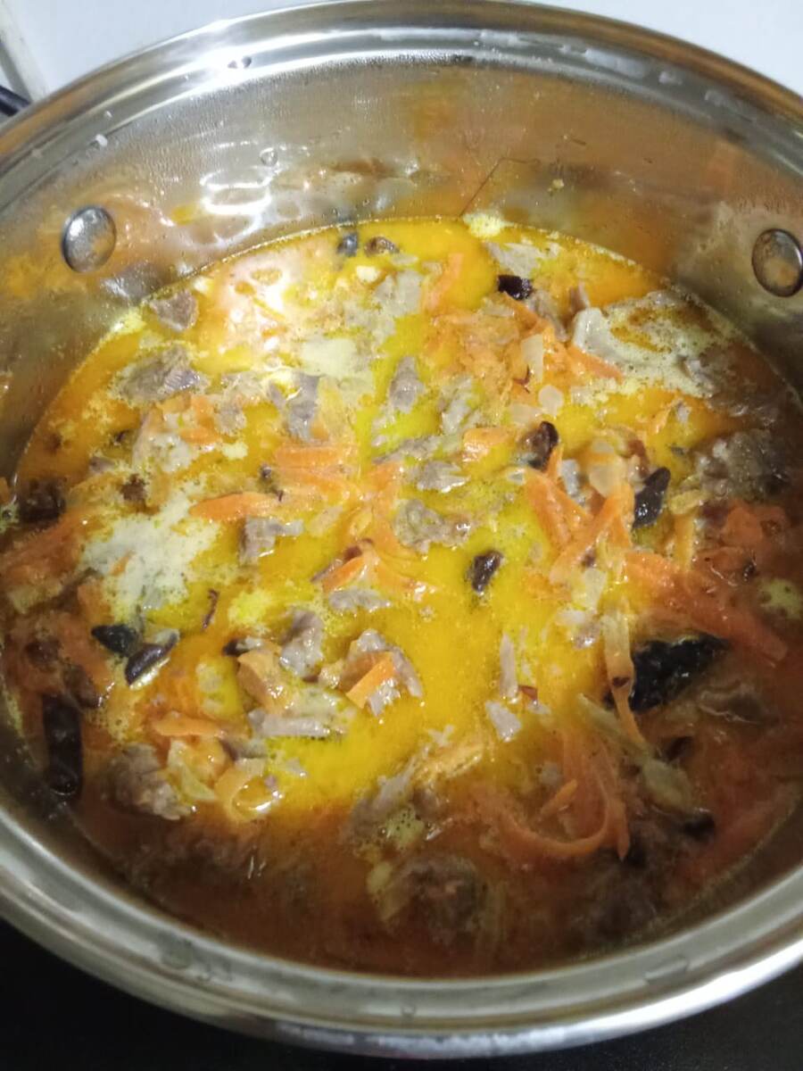 Еще чуть-чуть - и говядину с черносливом можно подавать к обеду