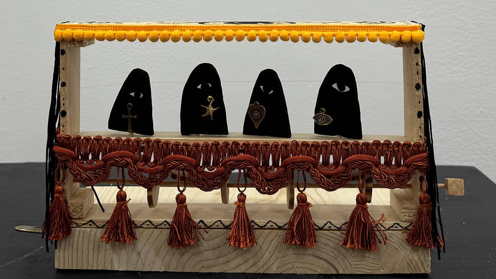 Первая выставка «От точки к точке» в новом выставочном пространстве Фонда «Культурный транзит» в торговом комплексе «Сити-центр».📷Фото: Дарья Лемешко