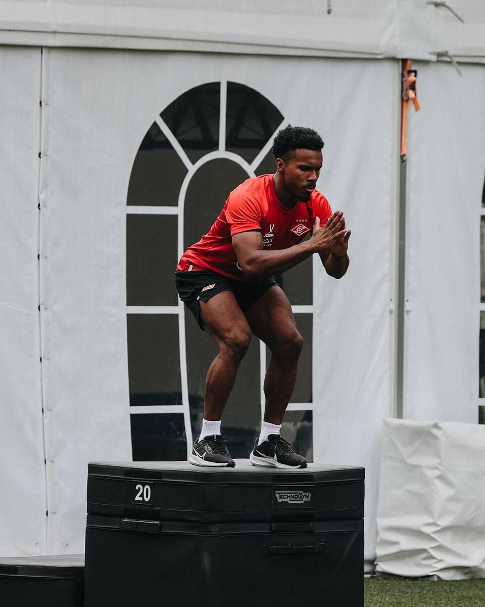    "Спартак": чем закончится суета вокруг Угальде и Барко?Александр Владыкин