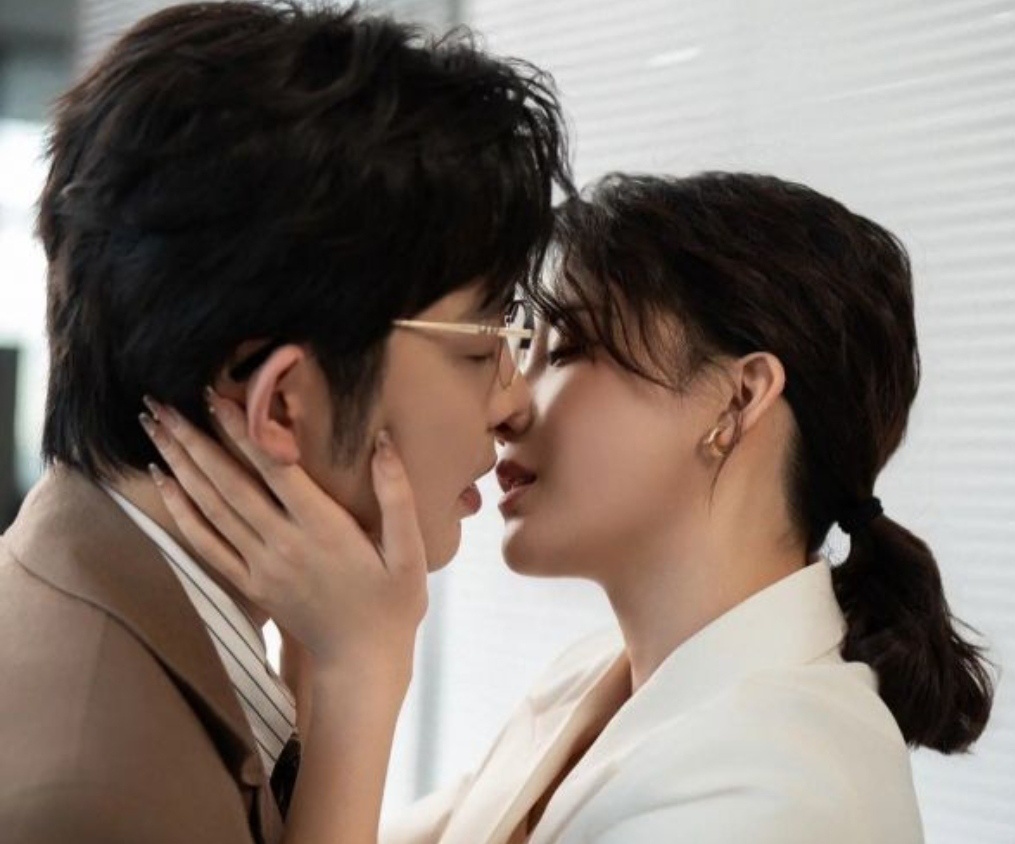 Кадр из мини-дорамы "Нежность наших тел".