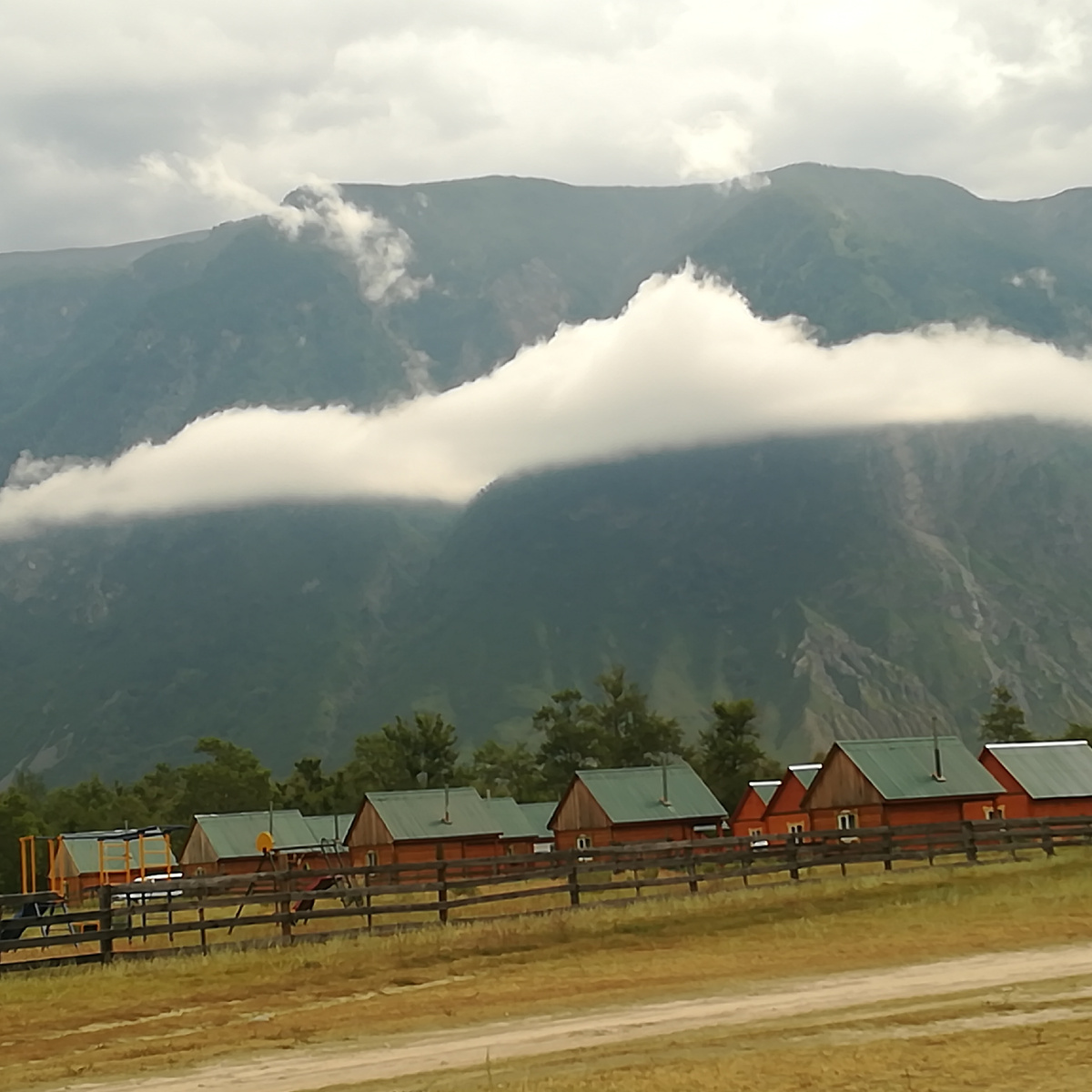 РАННЕЕ УТРО В ГОРАХ