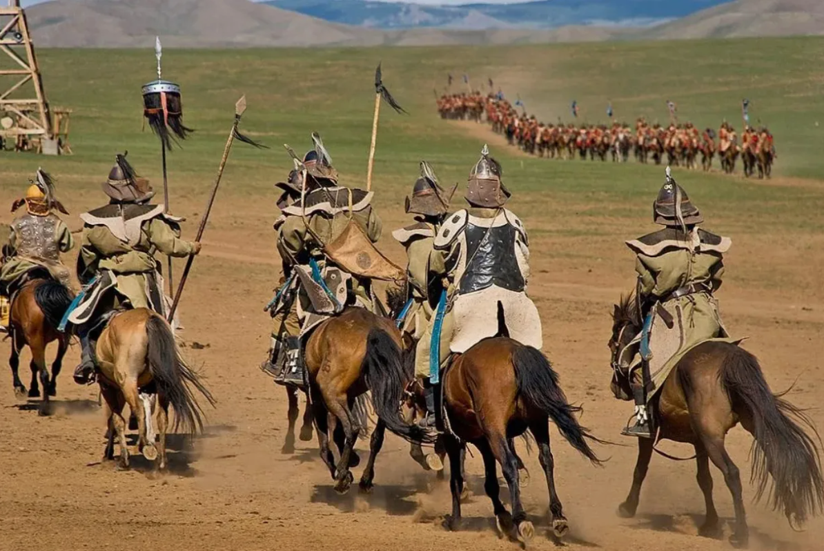 Когда подкову вешают над порогом, на пороге появляется конница 