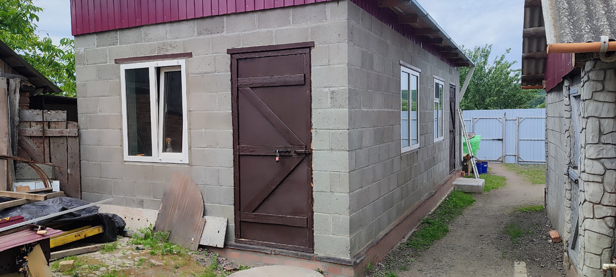 Хозблок 8х4 из керамзитоблока с односкатной крышей