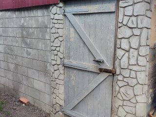 Обрубленную часть старого сарая сделал в таком стиле