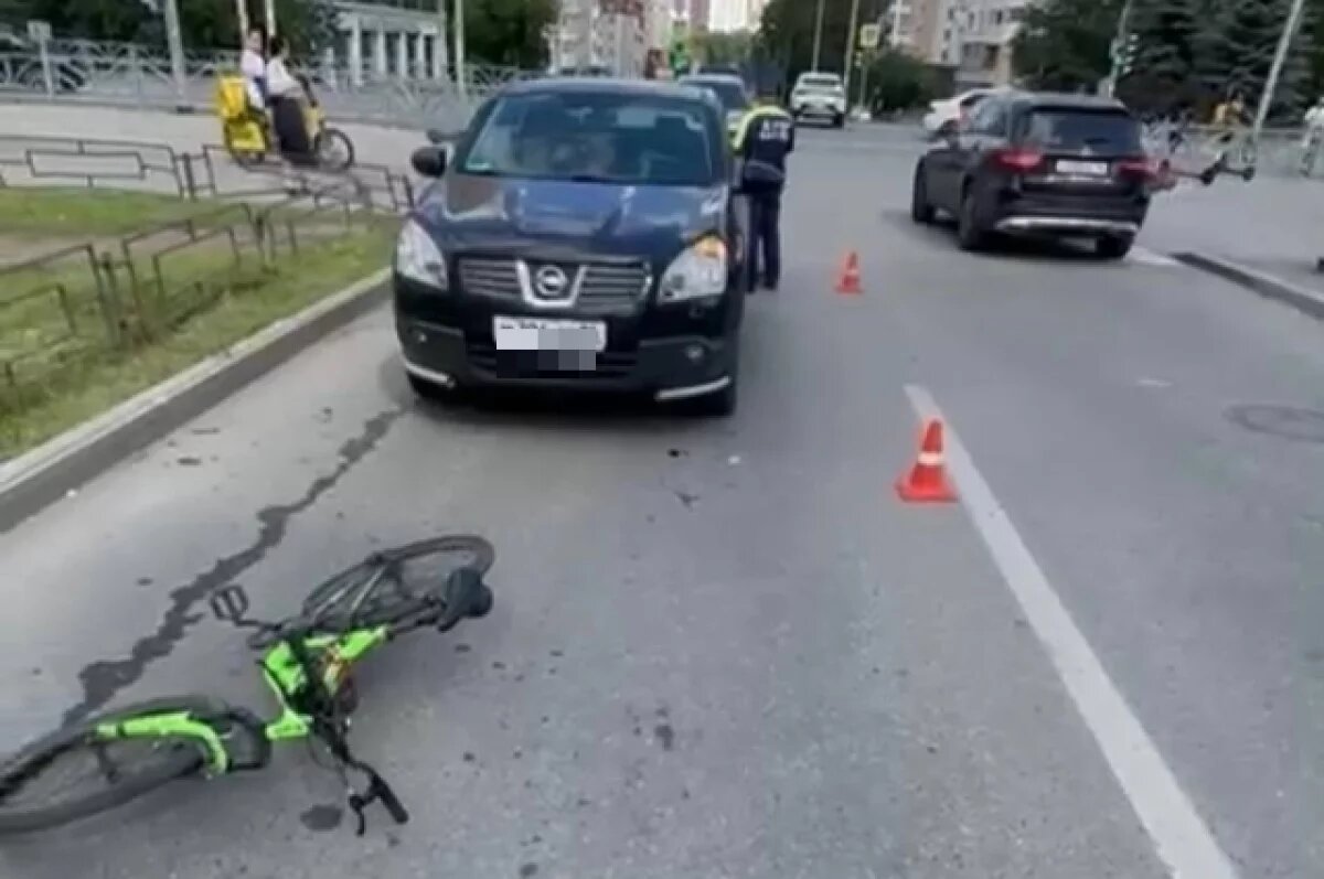    В Екатеринбурге Nissan наехал на велосипед, пострадал подросток
