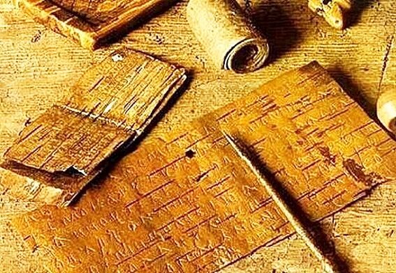 Кстати, древние русские берестяные грамоты показывают, что уже в те времена русские были гораздо более образованные, чем не только монголы и поляки, но даже и западные европейцы