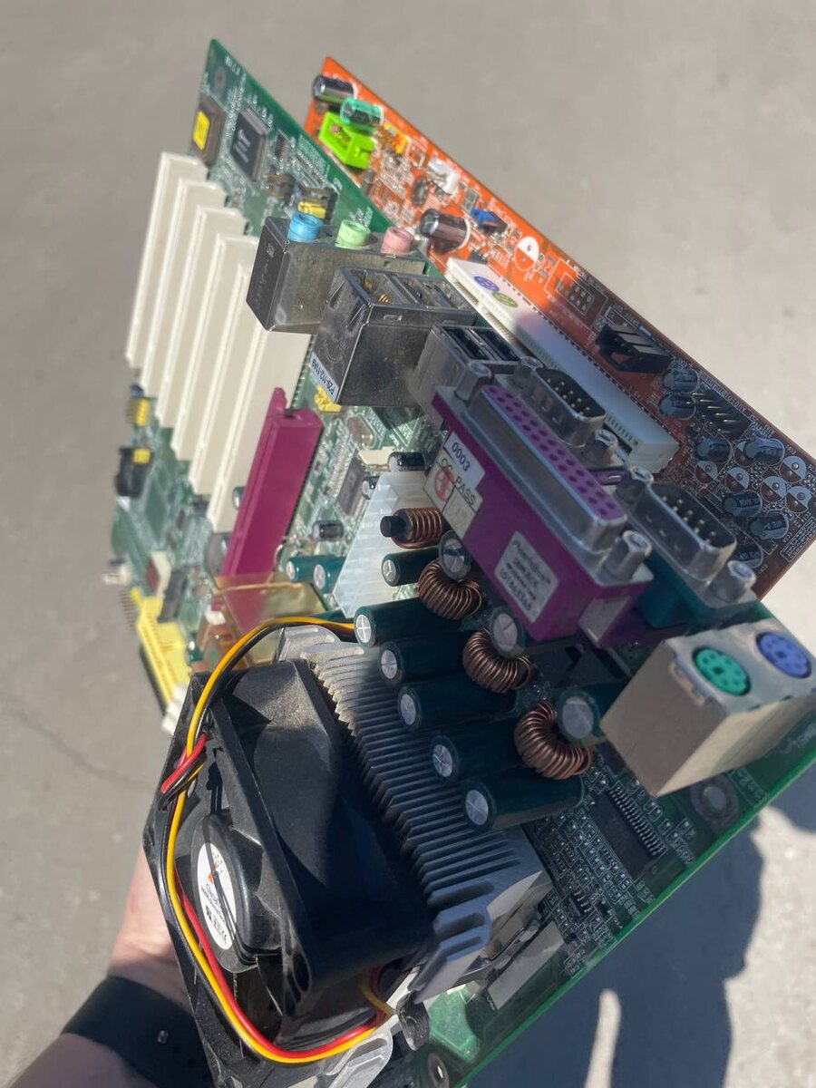 Привезли на работу