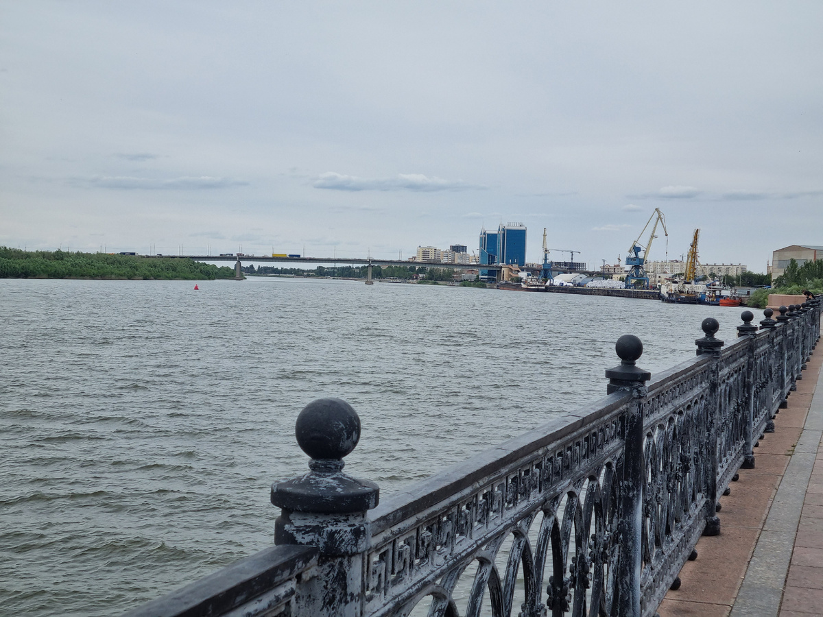 Вид на мост через Волгу. Движемся к ЗАГСу в эту сторону. Фото: Зеленая леди, сад, семья и томатный сок 