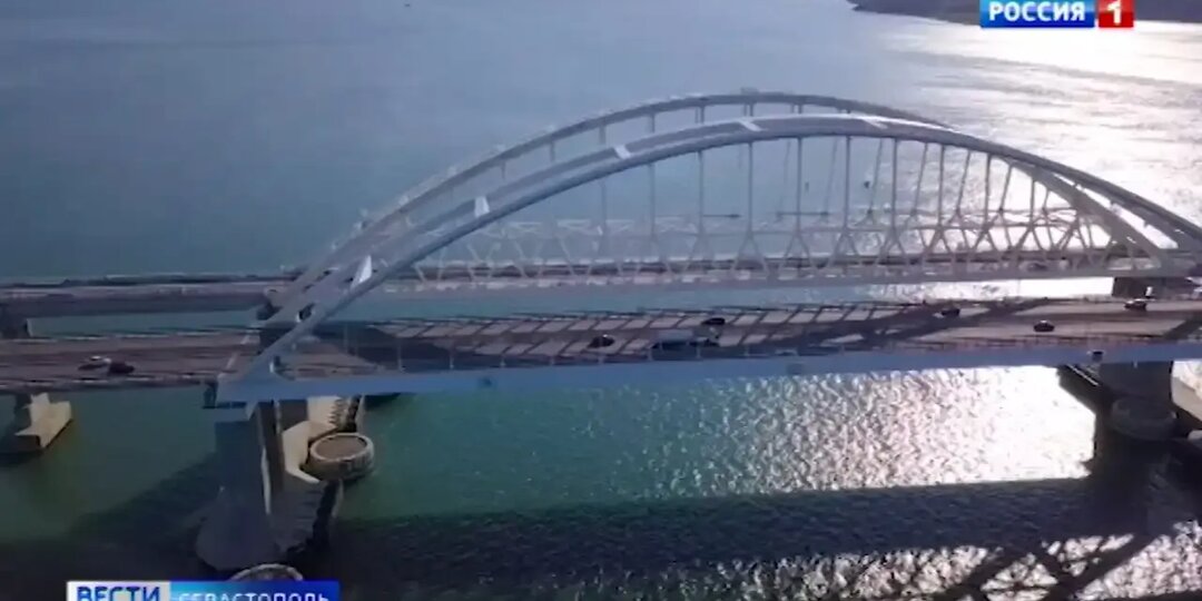 Быстро проехать по Крымскому мосту: в какое время нет автомобилей