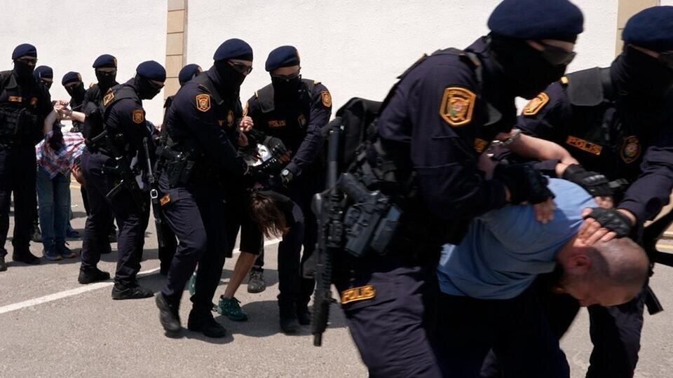 Хватали без разбора: зачем Азербайджан устроил облаву на русских